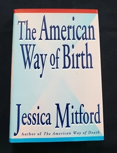 The American Way of Birth,Hardcover, Dustcover, Jessica Mitford,1992,1st Edition - Foto 1 di 7