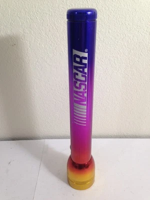 Nascar Edición Especial Mag-lite cuatro colores acabado degradado. Alimentado por celda 3D. Foto 1 de 4