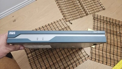 Router de servicios integrados Cisco serie 1800 modelo 1841 - solo unidad Foto 1 de 3