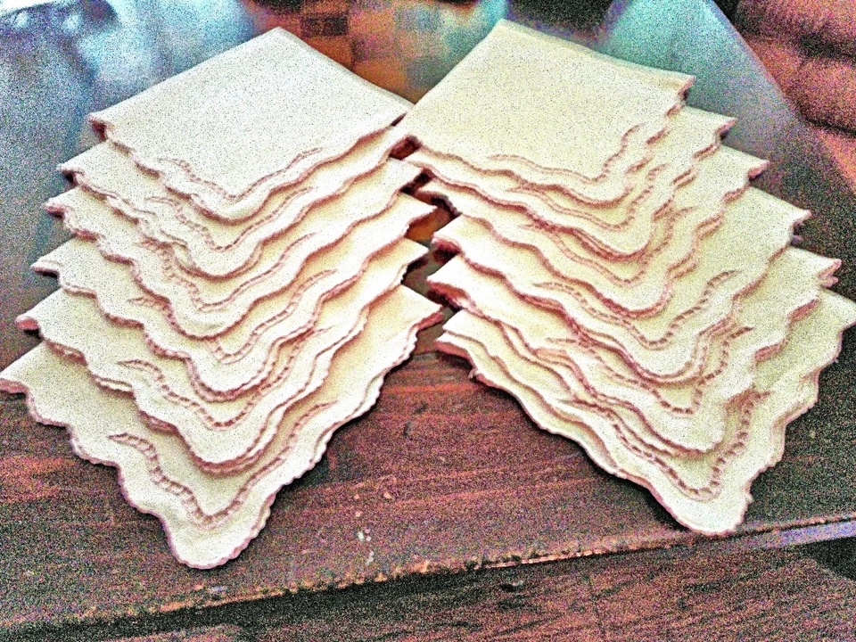 12 guardanapos de jantar vintage de linho rosa feitos à mão mini vieiras de renda - Imagem 1 de 4