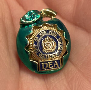 VTG New York City DEA DetectivePolice Department Officer Badge Lapel Tie Hat Pin