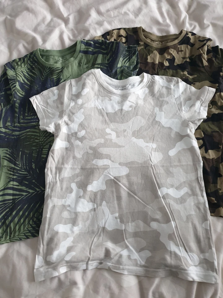 boys t-shirt 10 - 11 years - Image 1 of 1