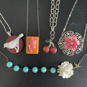 Lot 5 Rockabilly Pinup Girl MCM Midcentury Retro Necklaces Bird Flower Cherries - Picture 1 of 3