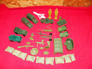 Vintage WWII Green Plastic Army Men Jeep Tank Artillery Gun Old USA Toy Soldiers