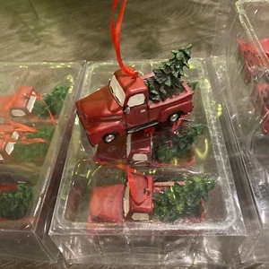 Scatola 3 Hobby Lobby Resina Albero di Natale Fattoria Rosso Pickup Camion Ornamenti - Foto 1 di 8
