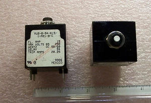 INTERRUPTOR CIRCUITO DE REINICIO DE BOTÓN QTY(1) MU2-B-94-615-1-A21-B-C CARLINGSWITCH 15A - Imagen 1 de 3