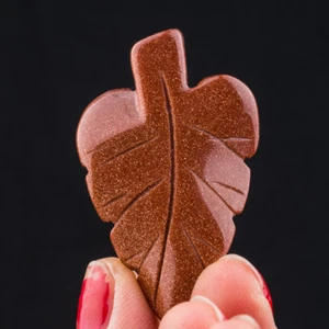 5 Lots Red Sandstone Hand Carved Leaf Pendant Bead 45x28x8mm - Picture 1 of 3