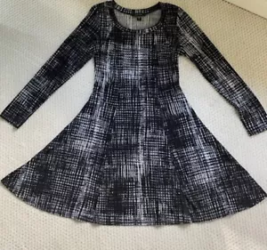 Karen Kane Black and White Fit 'N Flare Dress Small NEW - Picture 1 of 2