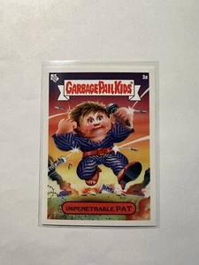 Topps Garbage Pail Kids 2022 GPK Rock and Roll Hall Of Lame 3a IMPENETRABLE PAT - Imagen 1 de 2
