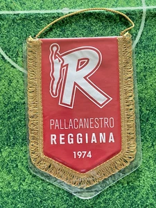 Gagliardetto PALLACANESTRO REGGIANA Basket ufficiale Wimpel Pennant 27 cm - Picture 1 of 1