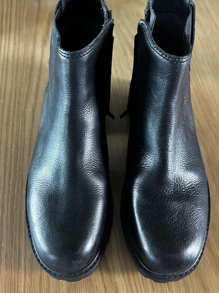 Zodiac Leather Chelsea Ankle Boot Black Size 8.5, Great Condition - Image 1 of 3