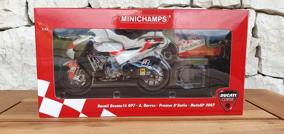 Minichamps  1:12 Ducati Desmo 16 GP7 Alex Barros Moto GP2007-122070004 - Immagine 1 di 4