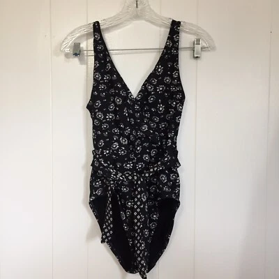 Traje de baño Ann Taylor Loft Beach talla 2 de una pieza negro blanco floral acolchado  Foto 1 de 4