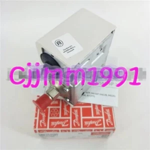 New 1PC Danfoss controller KP5-060-1171 High voltage automatic - Picture 1 of 3