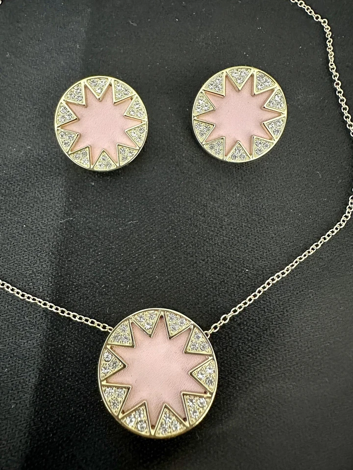 Conjunto de collar/pendientes House of Harlow Suny Up cuero rosa/cúbico. Zirconia  Foto 1 de 4