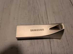 Samsung BAR Plus 128GB USB-A 3.1 Flash Drive - Champagne Silver Used - Photo 1/2