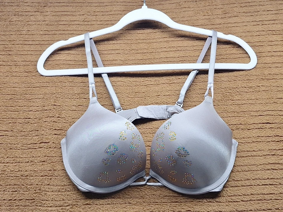 Sujetador pushup Victoria Secret Bombshell Plunge 34 C con aros usado  Foto 1 de 4