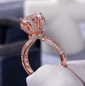 Anillo solitario de diamantes simulados de corte redondo enchapado en oro rosa de 14 k - Imagen 1 de 7