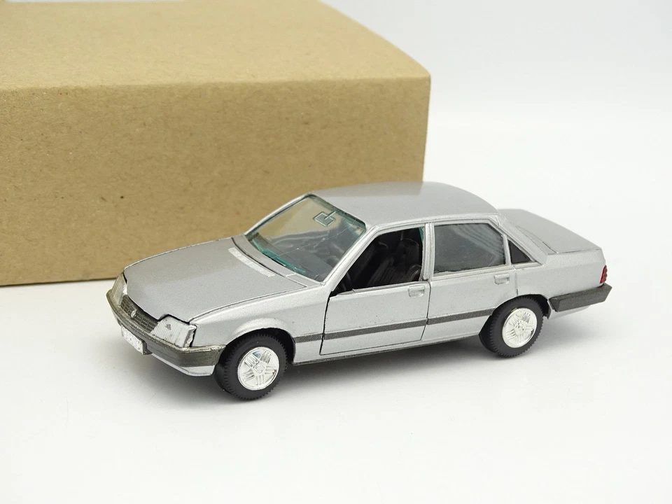 Gama SB 1/43 - Opel Rekord Gris Foto 1 de 1