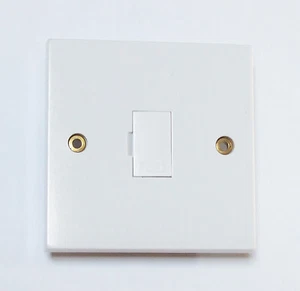 GET 13A ungeschalteter Sicherungsanschluss Stirn GETSPUR - Bild 1 von 2
