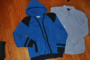 Lot Of 2 Boys GAP KIDS Zip up Hoodie Sweater&TOMMY HILFIGER Blue Button Down 6-7 - Picture 1 of 2