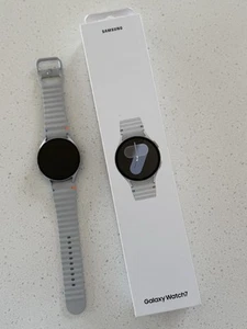 Samsung Galaxy Watch 7 SM-L310 44MM Sliver Bluetooth/WI-FI/GPS - Photo 1 sur 7