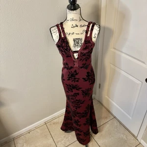 Size 8 Long Cocktail Dress Plunge Neckline Red & Black Floral Velvet Mermaid Cut - Picture 1 of 9