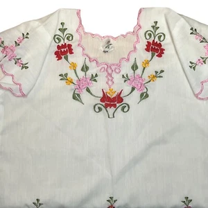 Vintage Girls Mexican Floral Embroidered Top Made In Mexico Size 8 Youth - Picture 1 of 8