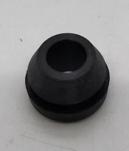 Ford Throttle Rod Grommet 353873S 83416731 800 801 900 Jubilee NAA Tractor b - Picture 1 of 1
