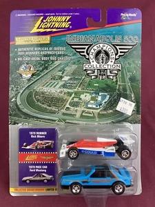 Johnny Lightning Indy 500 Winner 1979 Rick Mears with Mustang Blue Ltd Ed Neu in OVP - Bild 1 von 5