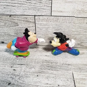 2 Disney Kellogg's 1991 Goof Troop Max & JR PVC Figuren Skateboard Roller Blades - Bild 1 von 4