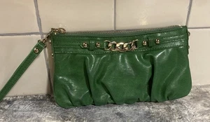 Bolso sin asas Express verde con cremallera y detalles dorados - Imagen 1 de 20
