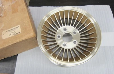 Новый из старых запасов 1978-1979 Chevrolet Camaro 14 «X7» золотой турбины алюминиевое колесо - Изображение 1 из 4