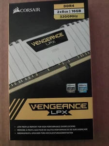Corsair 16GB 2 x 8GB WHITE VENGEANCE LPX 3200MHz DDR4 DRAM CMK16GX4M2B3200C16W - Afbeelding 1 van 2