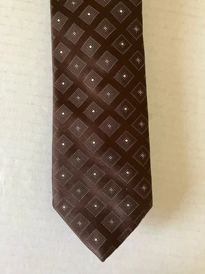 Gravata Wallachs by Oleg Cassini masculina poliéster marrom branco geométrico 55" - Imagem 1 de 4