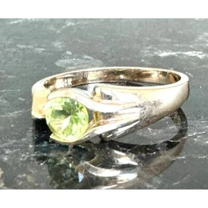 14K YELLOW GOLD AND PERIDOT RING SIZE 7 SKY - Picture 1 of 12