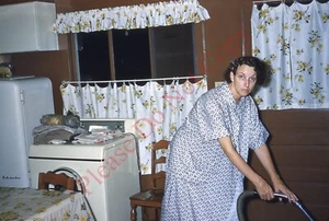 Slide Originale Anni 50 Donna Espressione Sorpresa Aspiratore Piano Cucina 121N - Foto 1 di 1