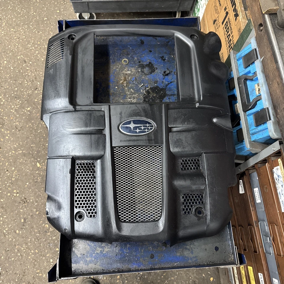2005 to 2009 Subaru Legacy Outback GT Engine Motor Cover T0521 DG - Image 1 of 1