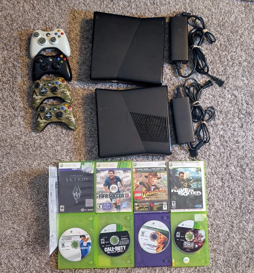 2 Consolas Microsoft Xbox 360 Slim 4GB, 4 Mandos y 8 juegos.  Foto 1 de 1