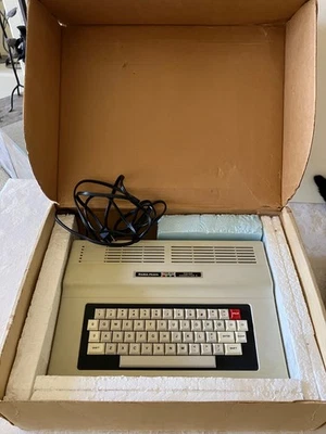 Radio Shack Tandy TRS-80 Color Computer 2 withl box 26-31274 - Image 1 of 4
