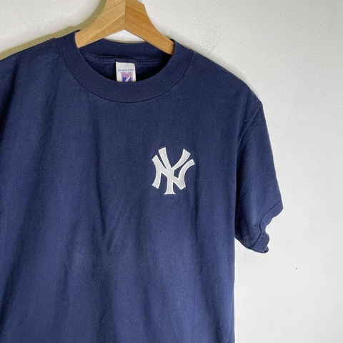 Vintage 90's Logo 7 New York Yankees T-Shirt Size Medium Embroidered Navy MLB Cover