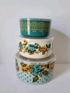 3 Contenitori Porta Alimenti Pioneer Donna Gres con Coperchi Sollievo Vapore Blu Ros - Foto 1 di 16