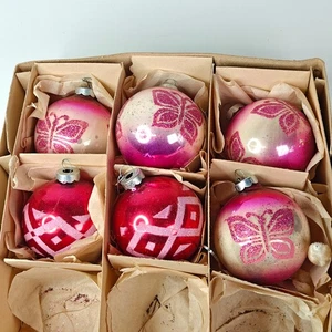 6 Vintage rosa runde Weihnachtsschmuck Glitzer Schmetterling & Diamant 2,5" - Bild 1 von 7