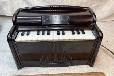 Vtg 1950 Magnus Organ No.1510 Mini Tabletop 115V AC Electric  Bakelite Working! - Image 1 of 4