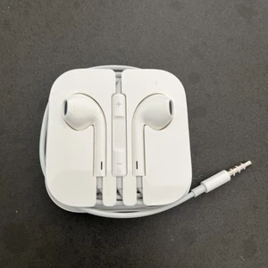Apple OEM Wired White Ear Buds w/Case iPhone/iPad/iPod 3.5mm Aux Jack Headphones - Zdjęcie 1 z 3