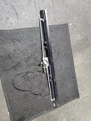 Оригинальный электрический солнцезащитный козырек на заднее лобовое стекло 98-03 BMW E39 530i 540i 8176169 - Изображение 1 из 4