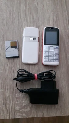 Top Funktion Kamera Handy Nokia 5070 in weiss/rot Look  (ohne Simlock) RM-166 - Bild 1 von 2