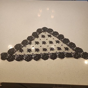 Sciarpa testa di pizzo vintage triangolo nero 38x26x26" - Foto 1 di 4