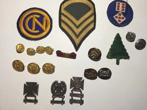 WWII Era Buttons ,Medals ,Awards patches ,Marksman and segments ,some mint con. - Picture 1 of 10