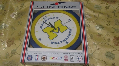 New NCAA University of Michigan Wolverines 12" Round Wall Clock by SunTime (1)AA Cover